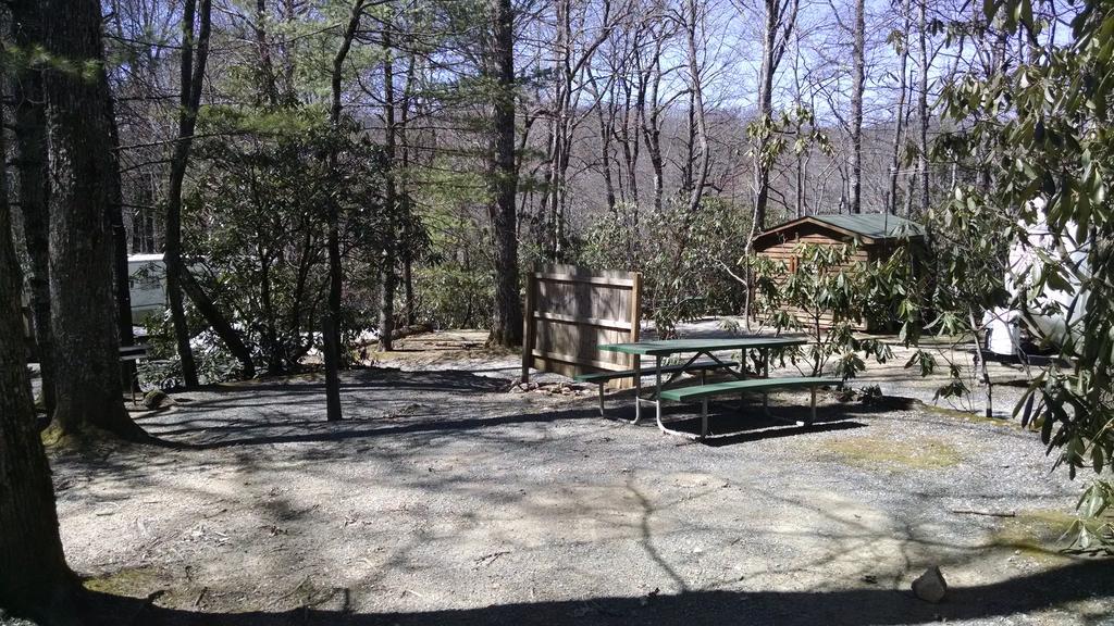 Linville Falls Campground, RV Park,&Cabins Extérieur photo