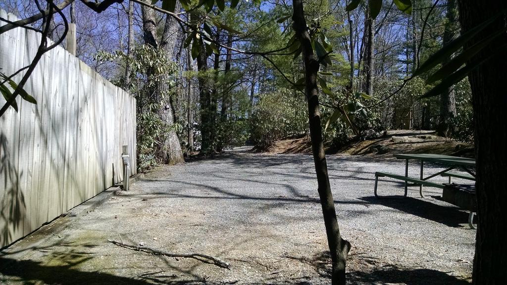 Linville Falls Campground, RV Park,&Cabins Extérieur photo