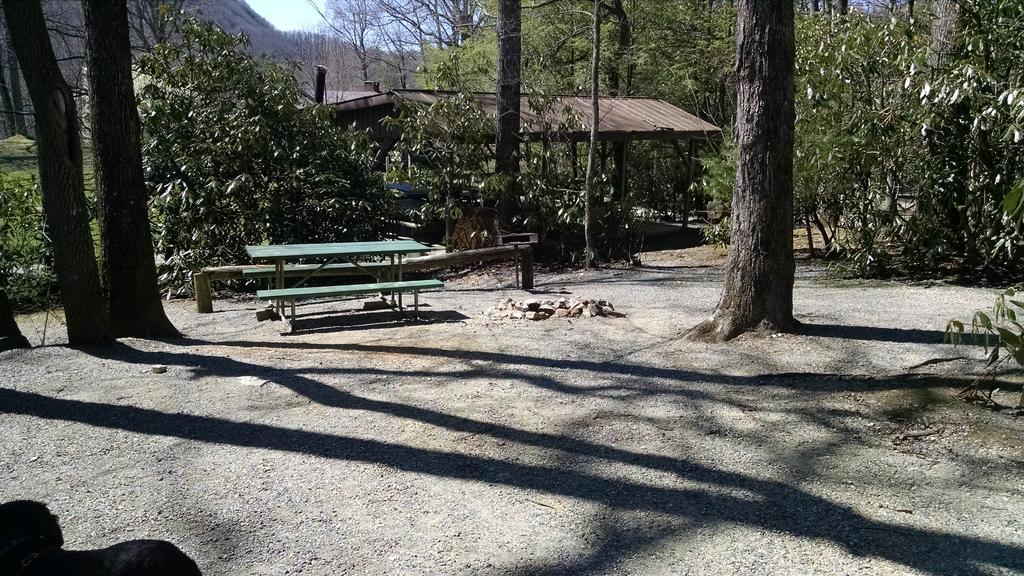 Linville Falls Campground, RV Park,&Cabins Extérieur photo