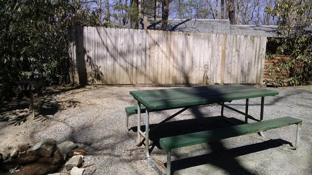 Linville Falls Campground, RV Park,&Cabins Extérieur photo