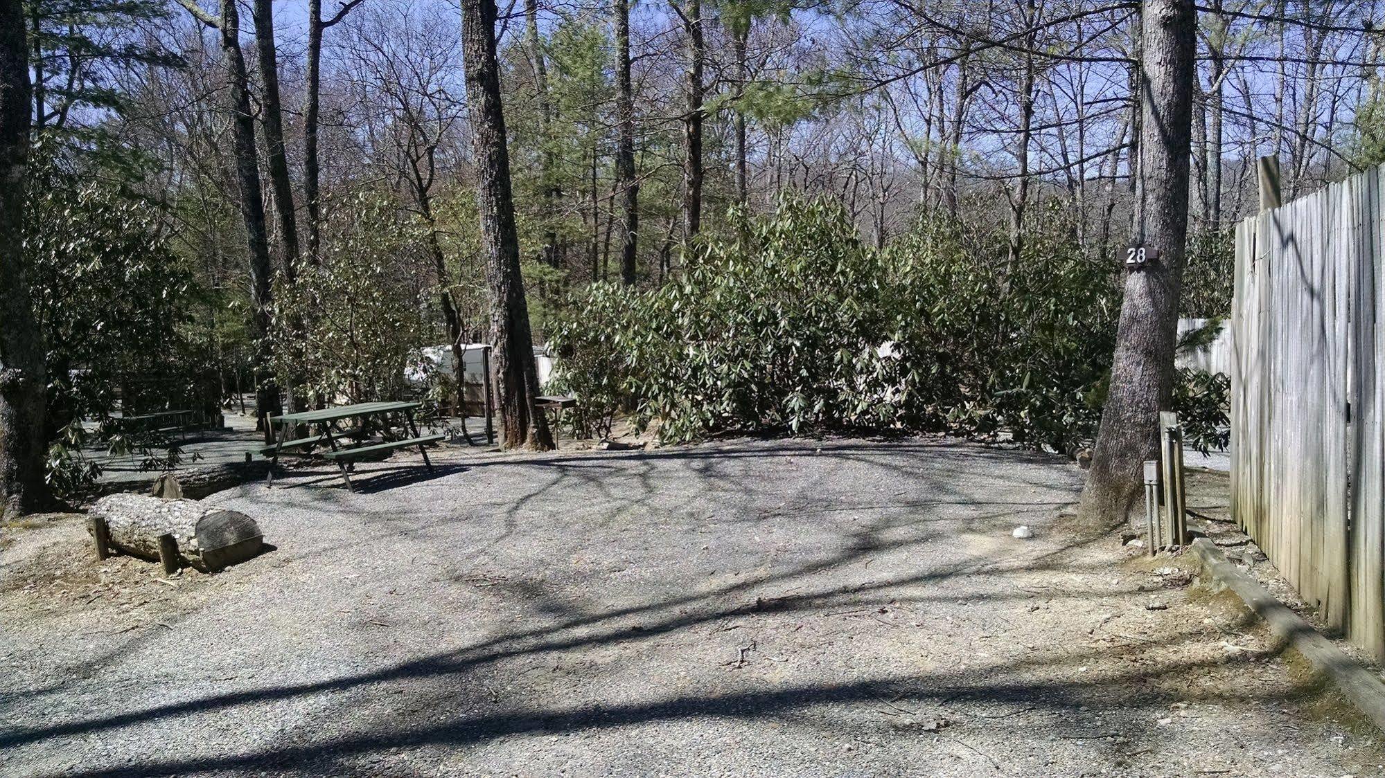 Linville Falls Campground, RV Park,&Cabins Extérieur photo