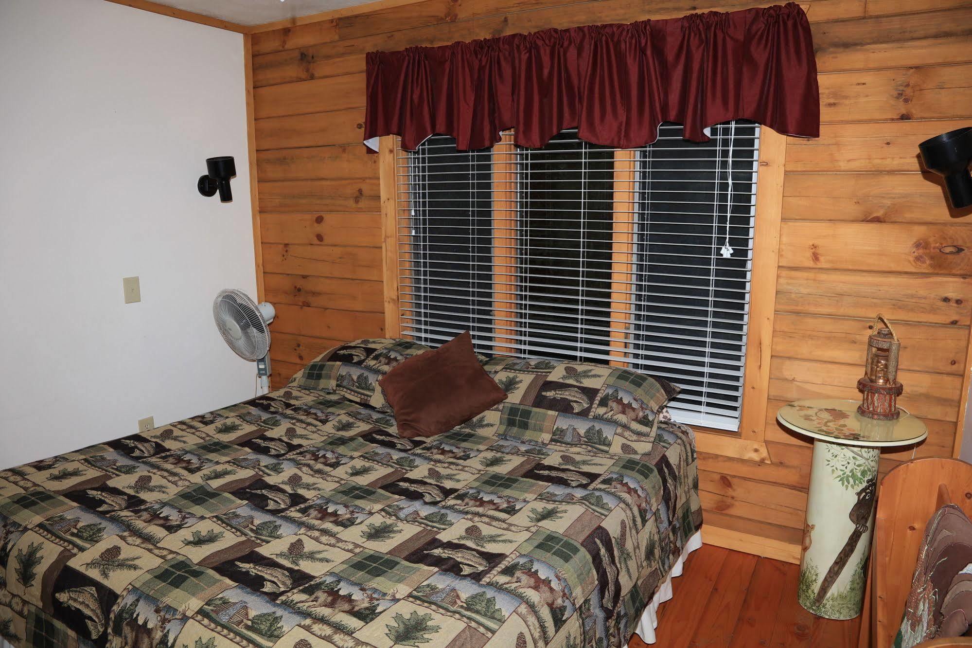 Linville Falls Campground, RV Park,&Cabins Extérieur photo